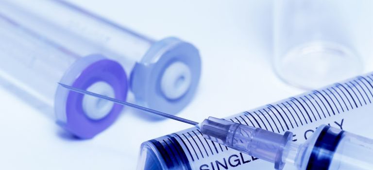 フランスの公的医療体制とワクチン政策が築く市民の生命と健康の守り